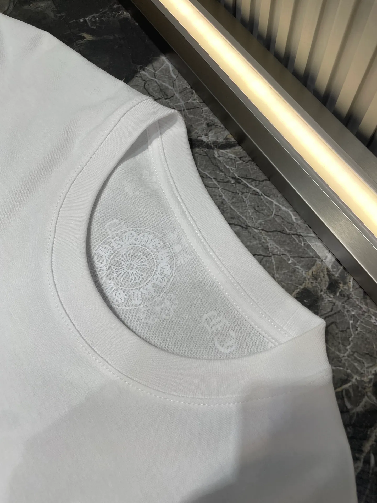 🅿️280 Chrome Hearts 🌟【Top Original】20th Anniversary Vegas Limited Short Sleeves Process description: The fabric is made of 26-woven 200g cotton, ready-to-wear washing process, the printing uses ink printing process + photo glue process, the overall routing is straight and delicate, the fabric is comfortable and soft, the color is consistent and no color difference. It can be matched with the same style to create a fashionable look, control various occasions, customized accessories, complete three standards, the same style for men and women! ⚠️Color: black and white ⚠️Size: SML